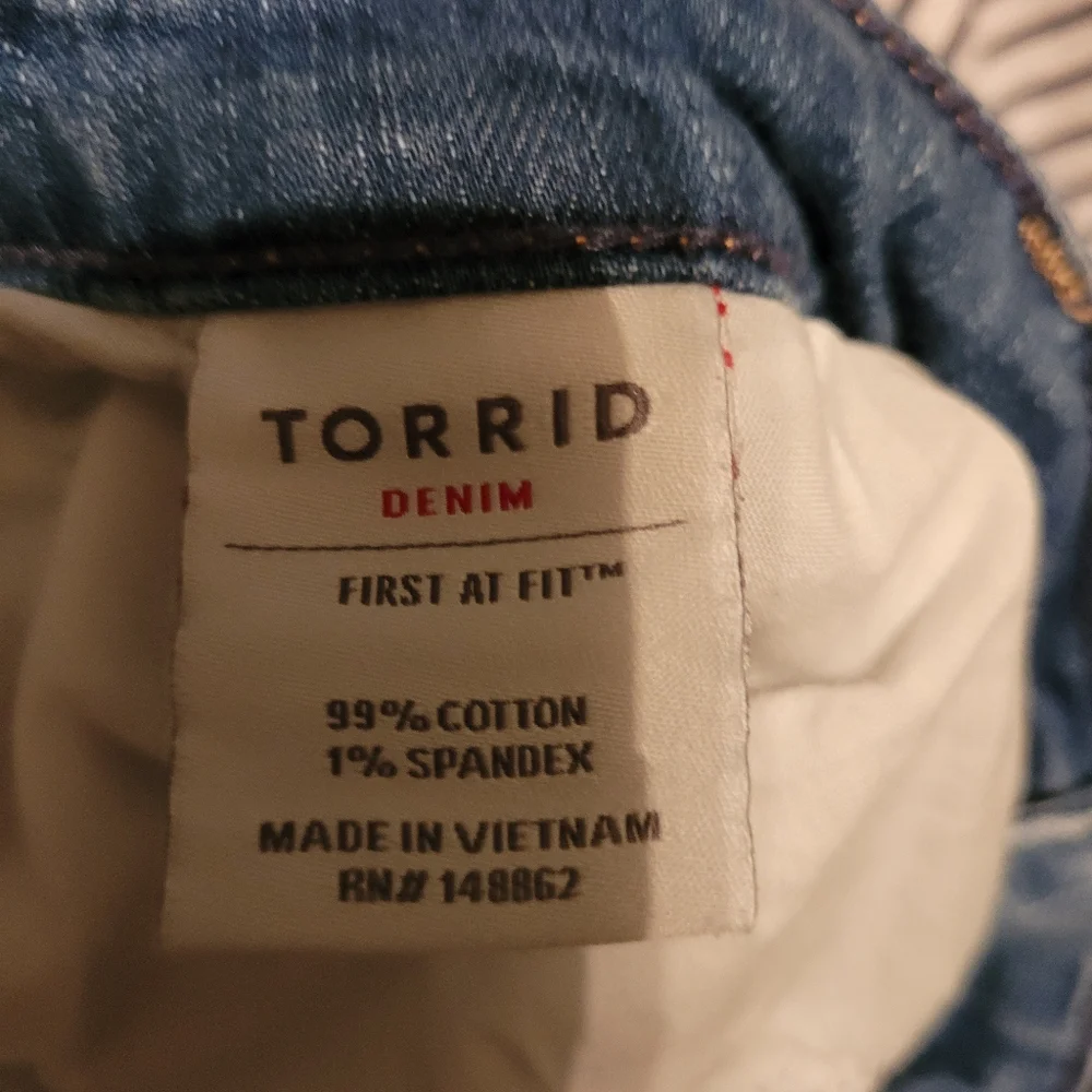 Torrid denim shorts size 14 Distressed